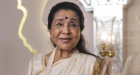 Famed Indian singer Asha Bhosle (92) passes away